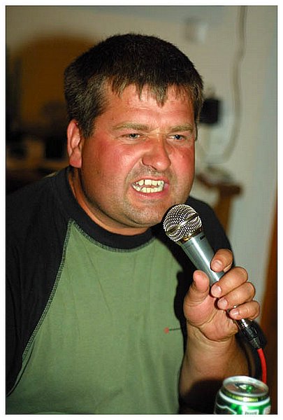 006-Gregory_spiewa.jpg